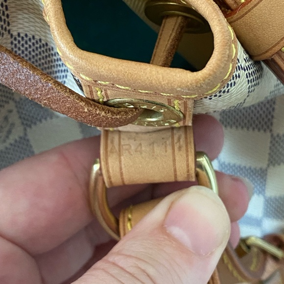 Louis Vuitton GM Azur Noe - Picture 9 of 14